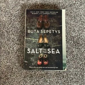 Salt to the Sea book. Author: Ruta Sepetys